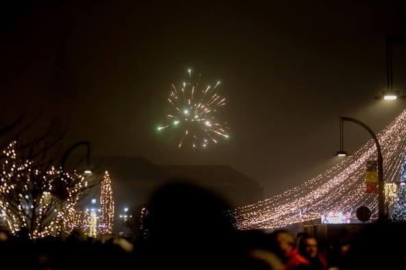 La mulți ani 2025! Mii de orădeni au început noul an în Piața Unirii, cu spectacole, artificii și bucurie