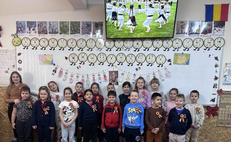 Elevii clasei pregătitoare A de la Colegiul Național „Iosif Vulcan” au sărbătorit Unirea Principatelor Române printr-o activitate creativă și educativă