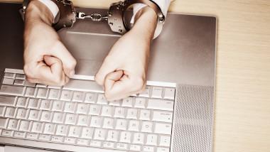 Șocant! Tânăr reținut pentru pornografie infantilă. Printre victime, un copil de doar 3 luni