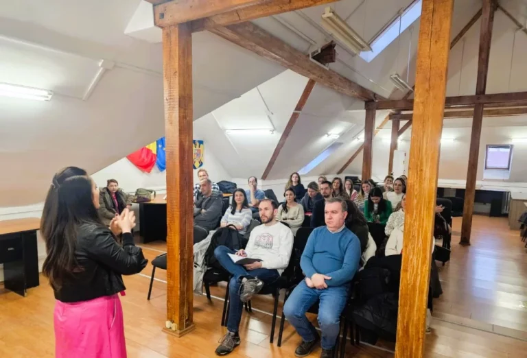 Părinții copiilor care frecventează creșele din Oradea au discutat despre pericolul care se ascunde în spatele ecranelor