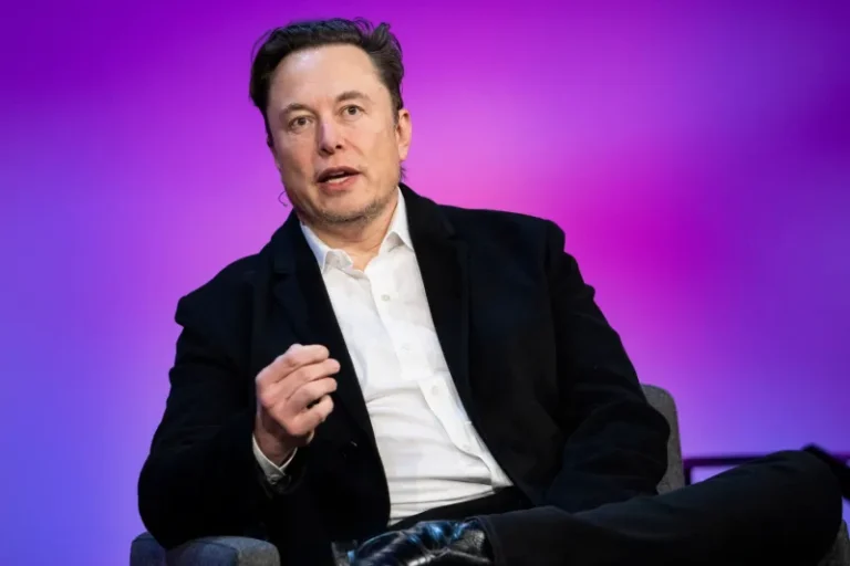 Miliardarul Elon Musk a reacționat cu două mesaje după ce Călin Georgescu a fost ridicat de poliție și dus la audieri: „Este o mizerie”