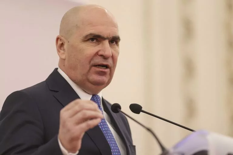 Bolojan anunţă concursuri pentru subalterni: Sunt convins că aceste concursuri vor fi făcute corect, pentru că altfel directorii vor trebui să lucreze pentru cei pe care îi protejează/ Ce le spune celor care susţin că e „efemer” pe funcţie