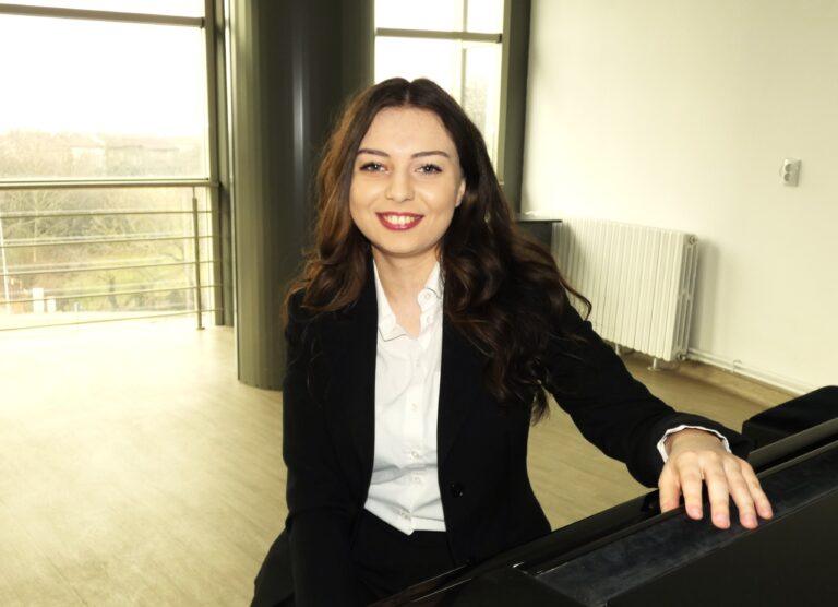 Studenta Manuela Bumb, succes la concursuri internaționale de pian