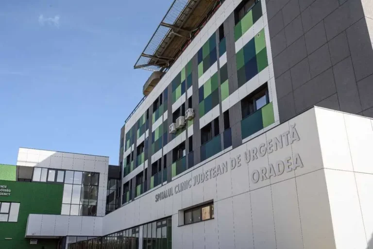 O șansă pentru pacienții critici din Bihor. Spitalul Județean din Oradea, inclus în rețeaua națională pentru tratamentul pacienților critici cu „plămân artificial”