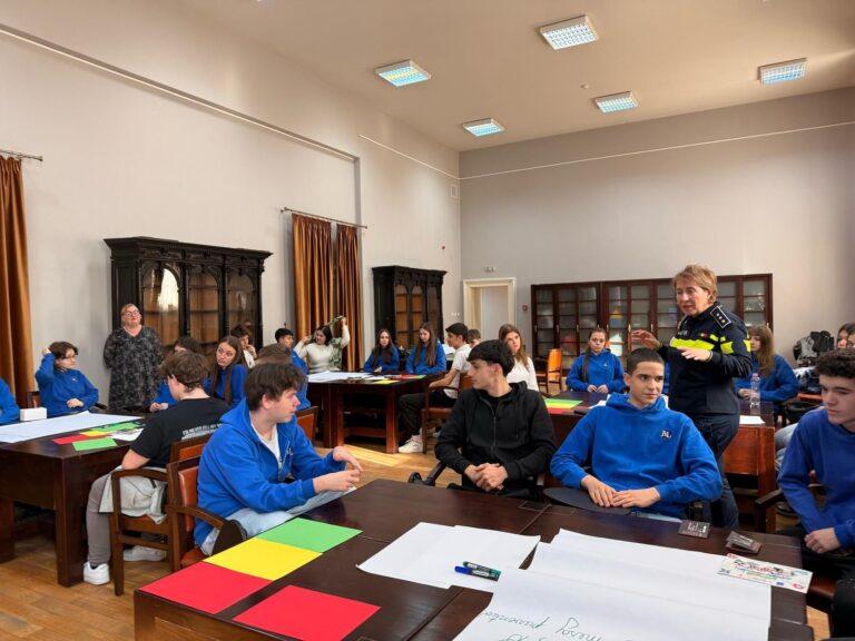 Ateliere educative și mesaje preventive de la polițiștii bihoreni de Dragobete