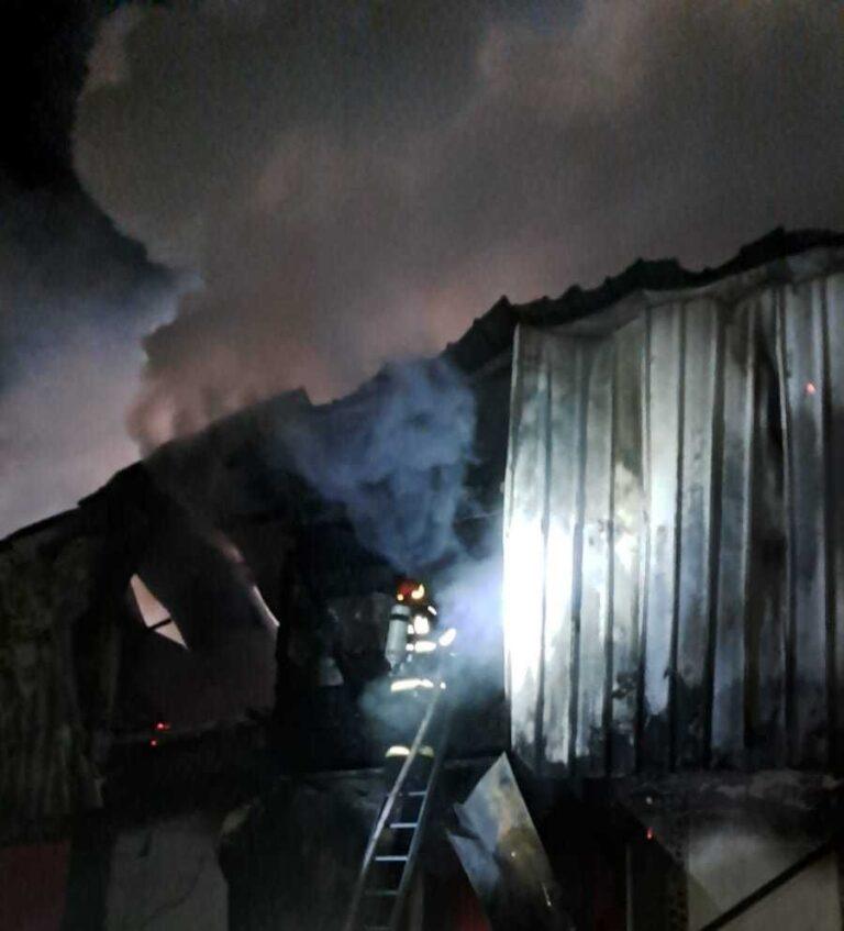 Incendiu violent la o hală din localitatea Săud