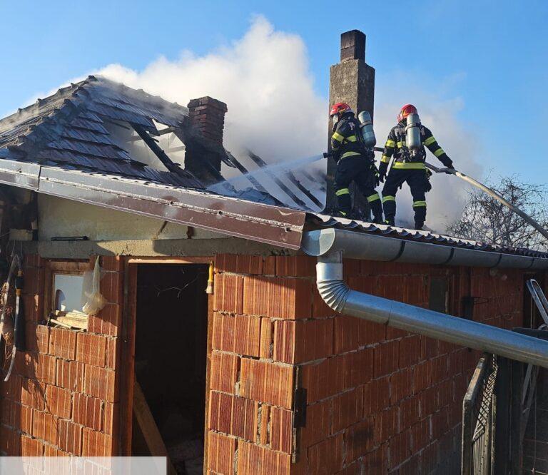 Incendiu la o casă parohială din comuna Abram. Verificați, curățați și reparați coșurile de fum!