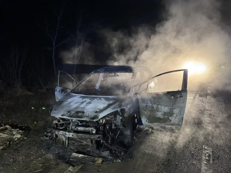 Percheziții la locuința preotului Ciprian Mega. Este suspectat că și-a incendiat singur mașina. Cinci percheziții efecuate luni dimineața de polițiștii bihoreni