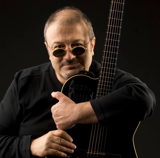 „Eșarfă în dar” – Mircea Baniciu revine la Oradea, cu un concert de gală