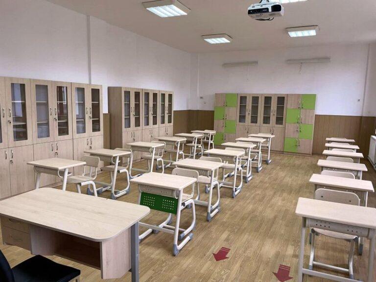 Mobilier și echipamente digitale pentru șase școli din Bihor