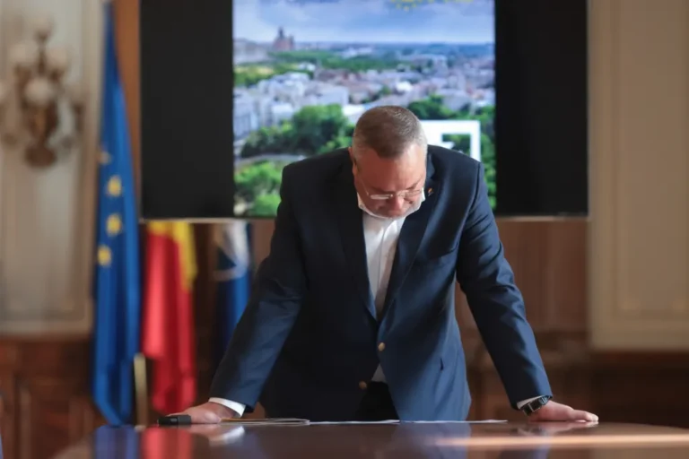  Nicolae Ciucă și-a dat demisia din funcția de senator. „Este o decizie pe care am comunicat-o anterior conducerii PNL. Mi-ar plăcea ca acest gest să fie interpretat ca unul firesc”
