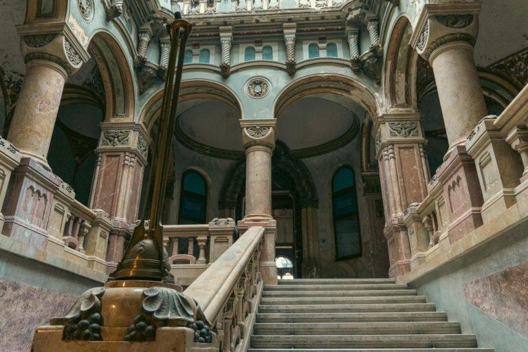 Au început lucrările de refacere a interiorului Palatului Episcopal Greco-Catolic din Oradea