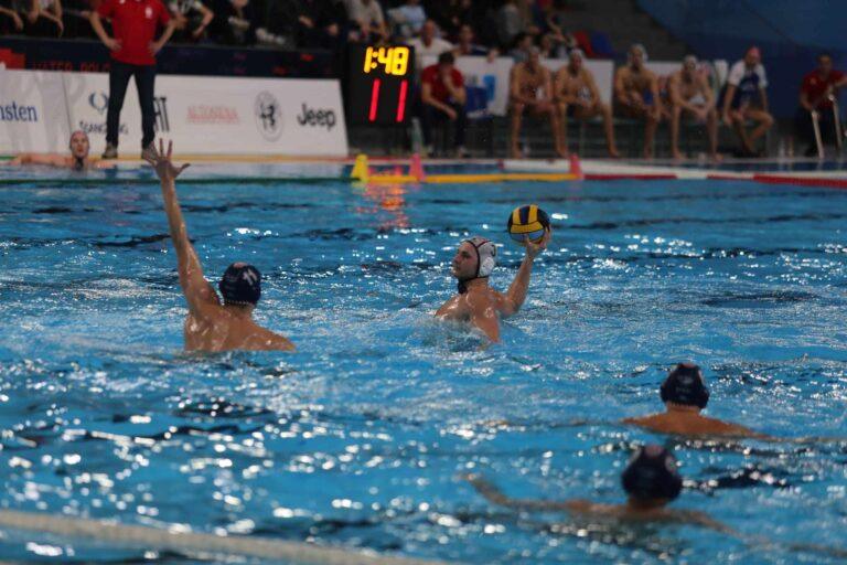 Echipa de polo pe apă începe faza a 2-a din Superligă la București
