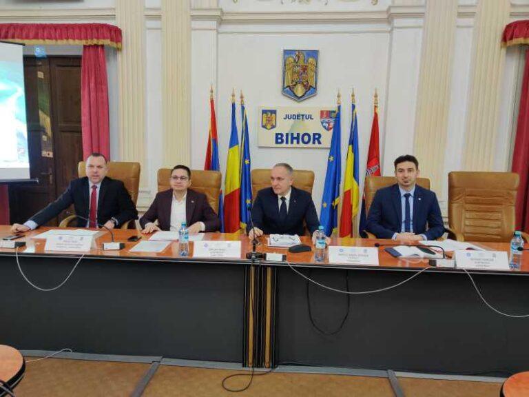 Prefectul Marcel Dragoș a reclamat că în unele instituții nu se răspunde la telefoanele pentru relații cu publicul
