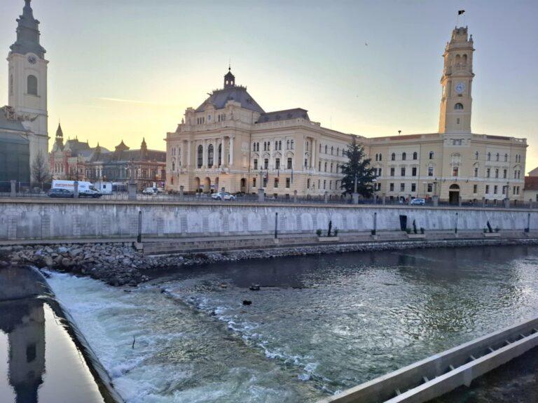 Clădirea Primăriei și Podul Centenarului vor fi iluminate în albastru