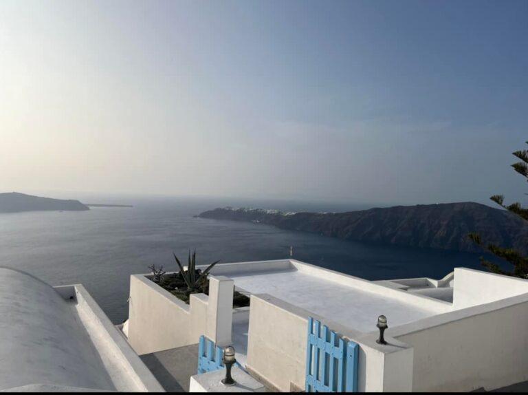 Zeci de cutremure în lanț, în insula grecească Santorini. Autoritățile au închis școlile