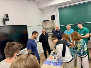 Moment istoric în medicina de urgență din România-03