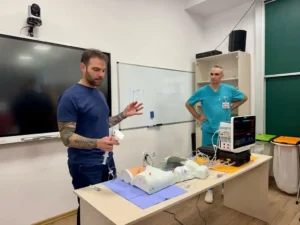Moment istoric în medicina de urgență din România-04