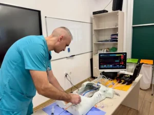 Moment istoric în medicina de urgență din România-07