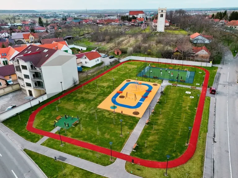 Un nou parc, amenajat în Oradea. Parcul Rectorului a fost deschis în Cartierul Episcopia. Vezi cum arată!