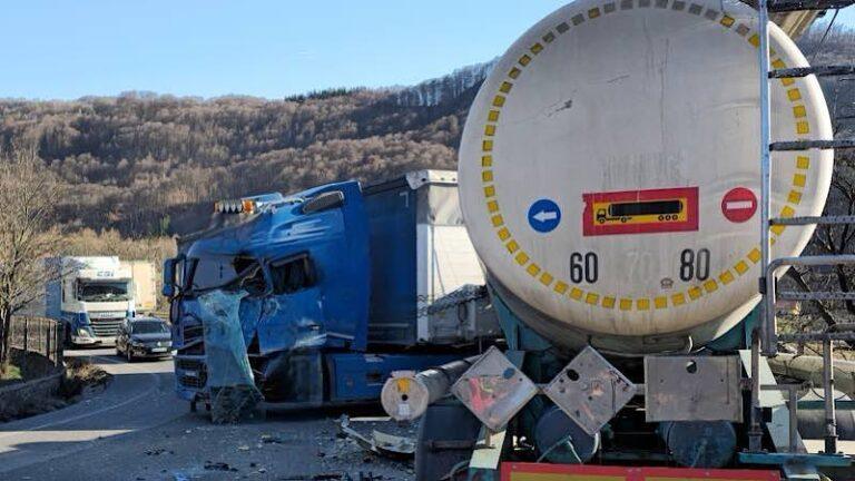 Accident cu trei camioane. Trafic îngreunat pe DN1 între Aleșd și Cluj-Napoca