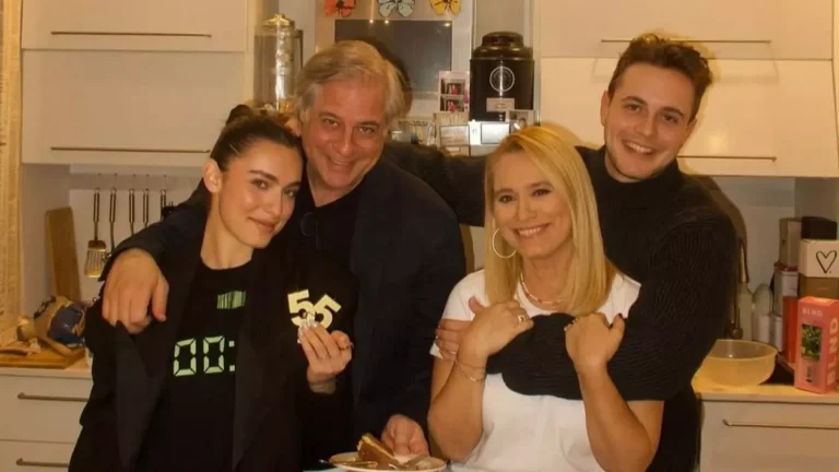 Andreea Esca și copiii, petrecere în bucătărie de ziua lui Alexandre Eram. S-au căsătorit când Andreea Esca era deja gravidă