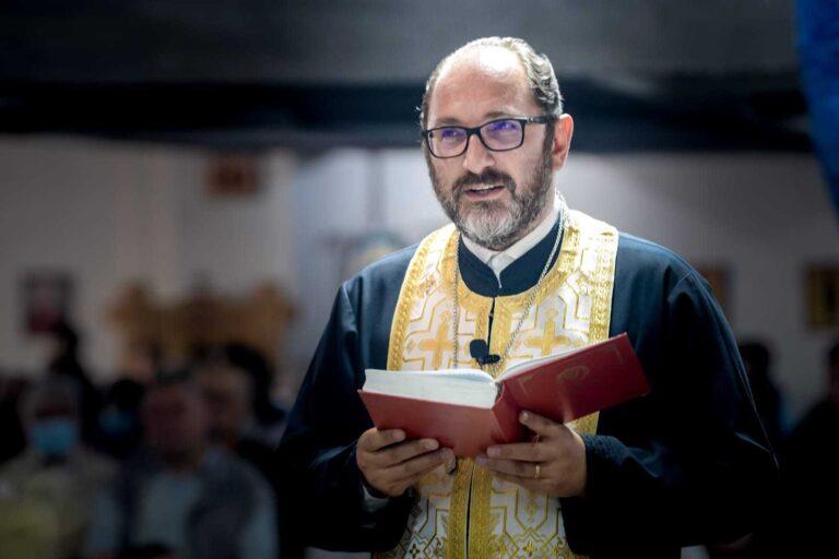 Părintele Constantin Necula: „Să nu ne lăsăm mâncați de ură, de răutate, de neatenție! Postiți cu zâmbet, cu dragoste și cu bucurie!”