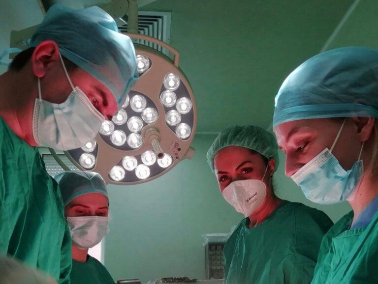 Premieră județeană în chirurgia oncologică la Spitalul Clinic Județean de Urgență Bihor: chimioterapie hipertermică peritoneală în cazul unei paciente diagnosticate cu cancer ovarian