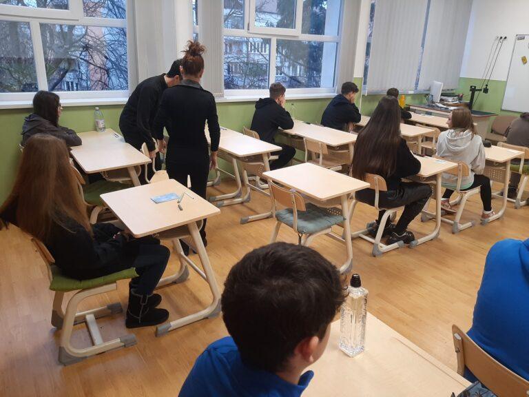 70 de situații speciale la simularea Evaluării Naționale la clasa a VIII-a în Bihor