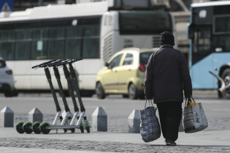 Epidemia de singurătate. Circa 2,5 milioane de români trăiesc singuri