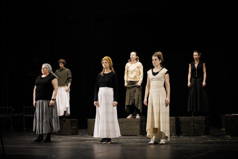 Întâlnire cu dramaturgul Matei Vișniec și echipa de creație a spectacolului „Lysistrata, dragostea mea”