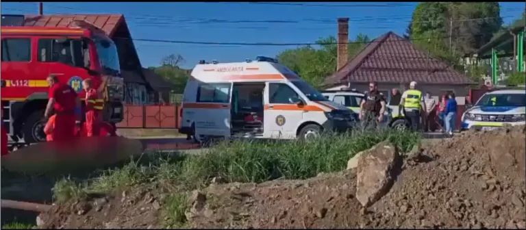 Doi copilași au murit după ce au căzut într-o groapă cu apă