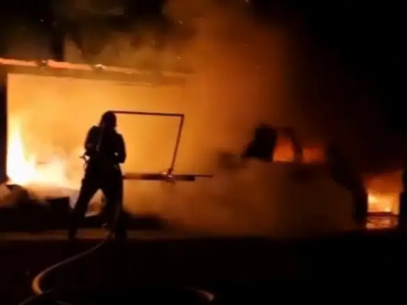 Incendiu violent, de natură electrică, la o gospodărie din Cusuiuș