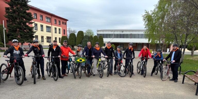 Elevii orădeni au pedalat alături de Ambasadorul Regatului Țărilor de Jos