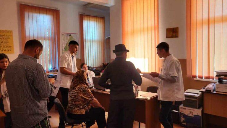 Caravana cu Medici Bihor ajunge în Munții Apuseni. Consultații medicale gratuite în Poiana Horea