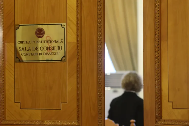 Aberație juridică. Un judecător a decis desființarea deciziei CCR privind anularea alegerilor. „E o aberație, nu poți să anulezi o hotărâre a CCR”. Curțile de apel din România au înregistrat în ultimele zile peste 100 de cereri privind anularea deciziei CCR de anulare a alegerilor prezidențiale