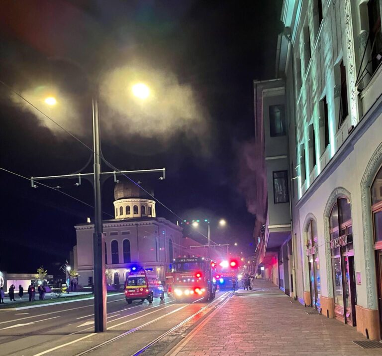 Incendiu în noaptea de Înviere la o clădire din centrul Oradiei