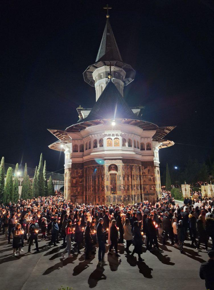 Hristos a Înviat! Mii de orădeni au participat la slujba de Înviere