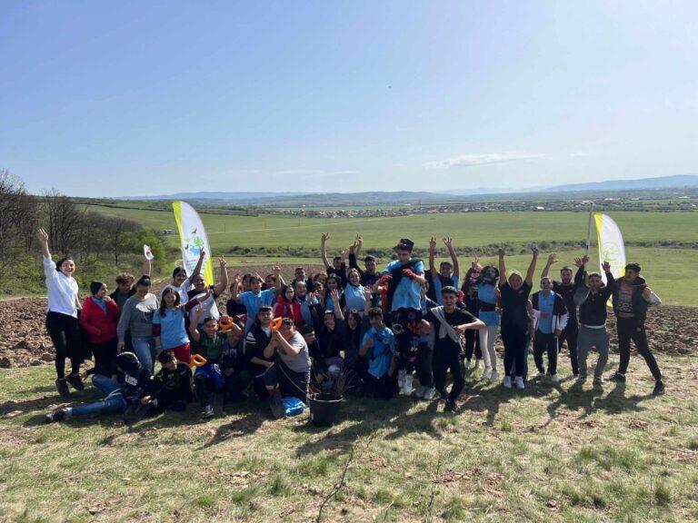 Pădurea Comunitară Ineu crește cu ajutorul elevilor – 600 de puieți, plantați