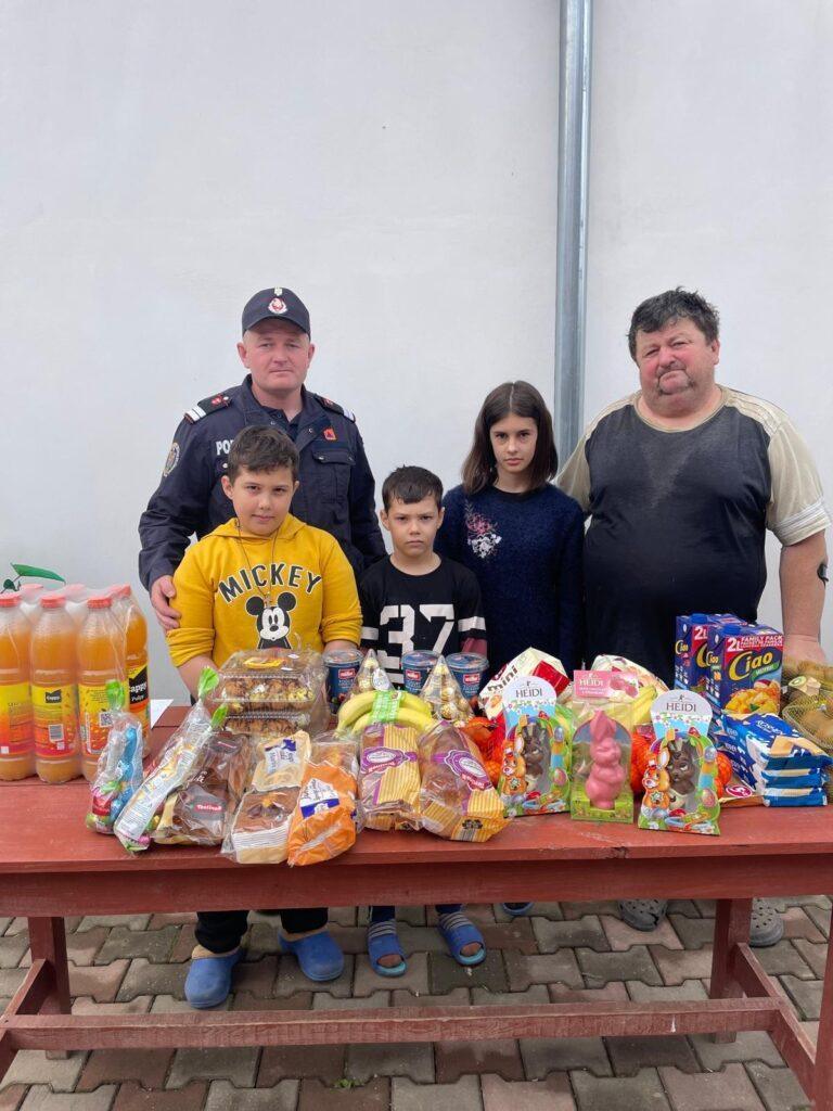 Pompierii au ajutat 17 copii orfani din Bihor