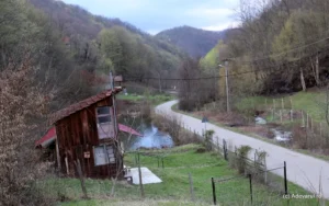 Povestea satului amărât din munții de aur, cupru și andezit-01