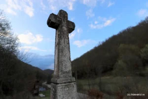 Povestea satului amărât din munții de aur, cupru și andezit-02