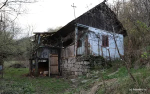 Povestea satului amărât din munții de aur, cupru și andezit-09