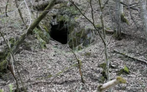 Povestea satului amărât din munții de aur, cupru și andezit-10