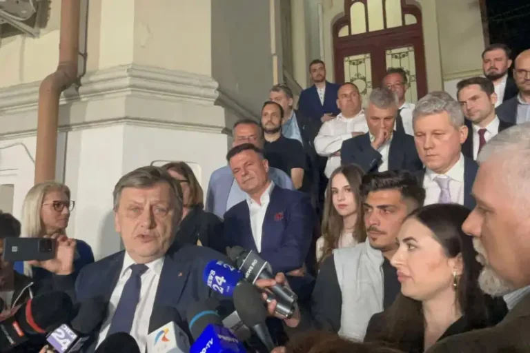Crin Antonescu și-a recunoscut înfrângerea: „Rezultatul parțial e ireversibil”. Evită să spună pe cine susține în turul 2