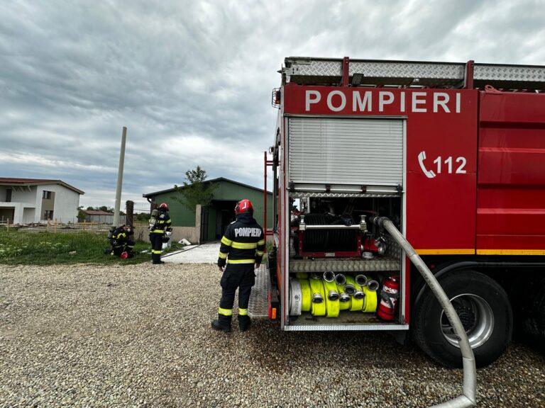 Incendiu de amploare, la o magazie cu electrocasnice din Nojorid