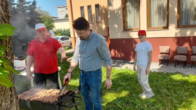1 Mai, cu suflet la „Casa Frențiu”. O zi a bucuriei la Centrul Rezidențial al Caritas Eparhial Oradea