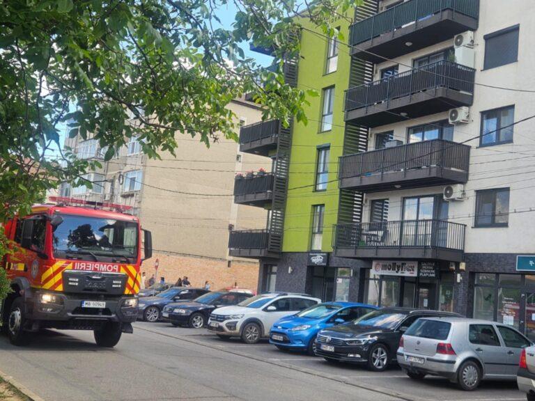 Incendiu în blocul Prima de pe Bolcaș din Oradea. 14 persoane s-au autoevacuat
