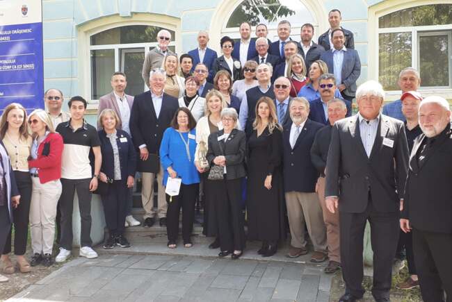Echipament medical de 126.000 de dolari donat Spitalului din Ștei de 16 cluburi de pe trei continente