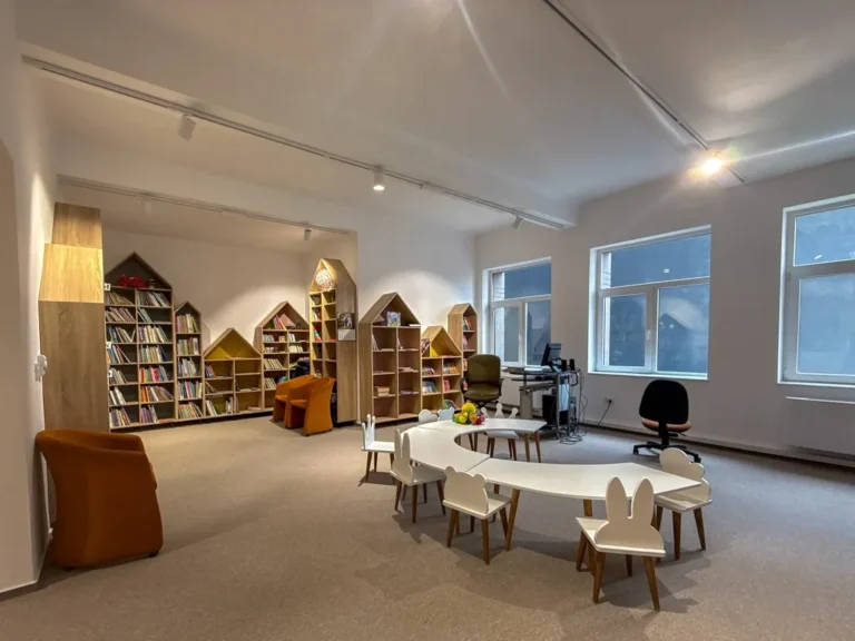 Lucrările de modernizare a Bibliotecii Județene „Gheorghe Șincai” se apropie de finalizare
